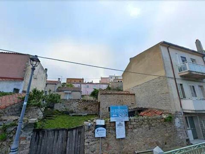 Casa trilocale in vendita in Via Trentino, Centro, Aglientu