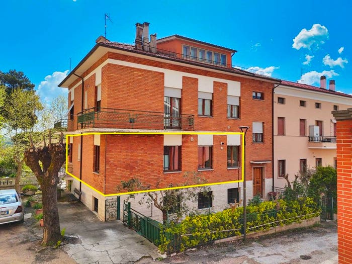 Appartamento con 5 locali in vendita in Via Aprile, Centro, Sarnano