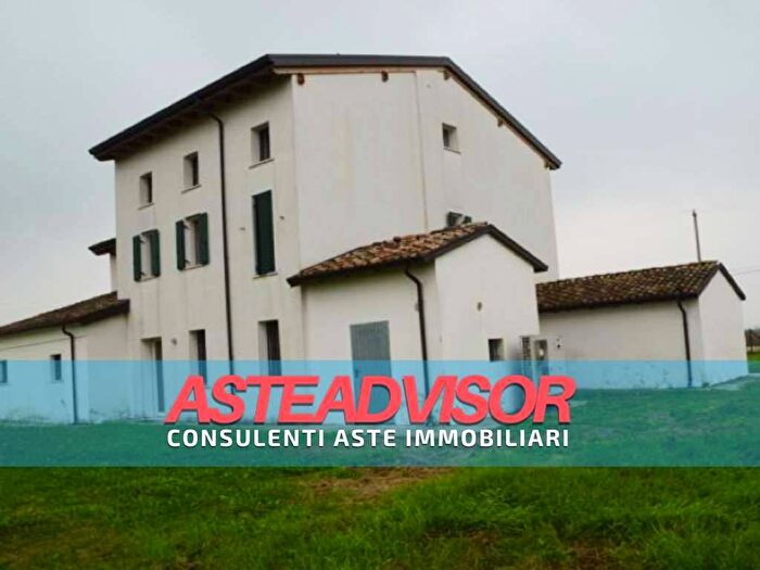 Casa con 6 locali in vendita in Via Savazzona, Quistello