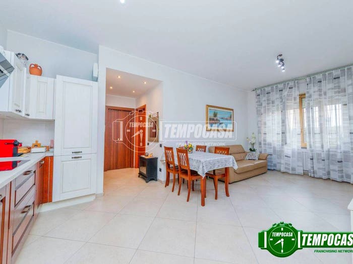 Appartamento trilocale in vendita in Via Dante Alighieri, Centro, Pero
