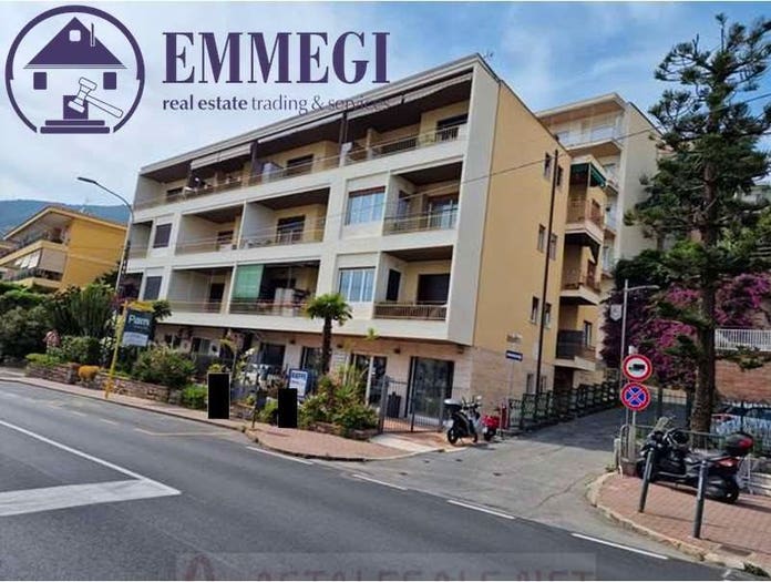 Appartamento trilocale in vendita in Corso Regina Margherita, Ospedaletti