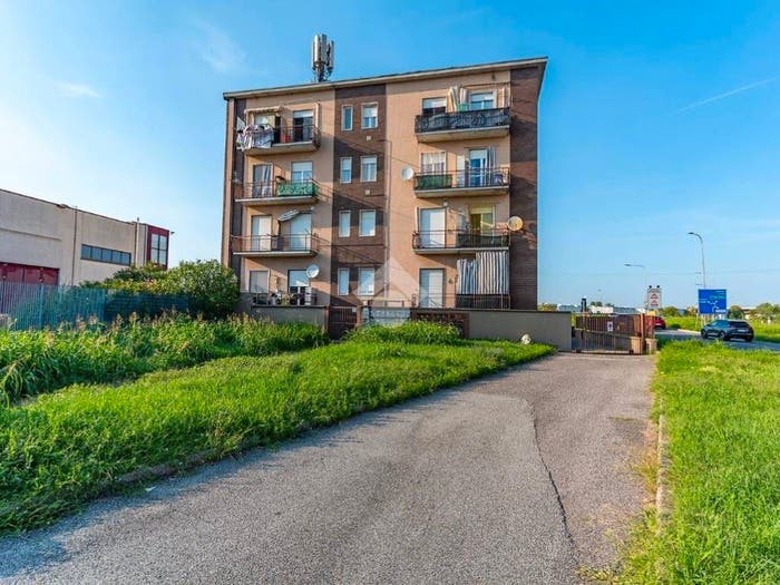Appartamento trilocale in vendita in Via De Gasperi, Centro, Lainate
