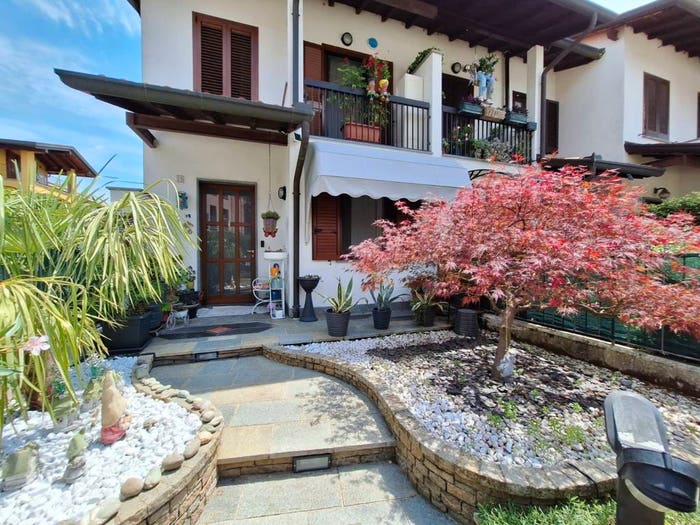 Casa quadrilocale in vendita in Via Vittorio Veneto, Manera, Lomazzo