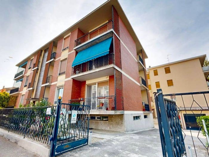 Appartamento trilocale in vendita in Via Valerio Fusi, Città Giardino, Pavia