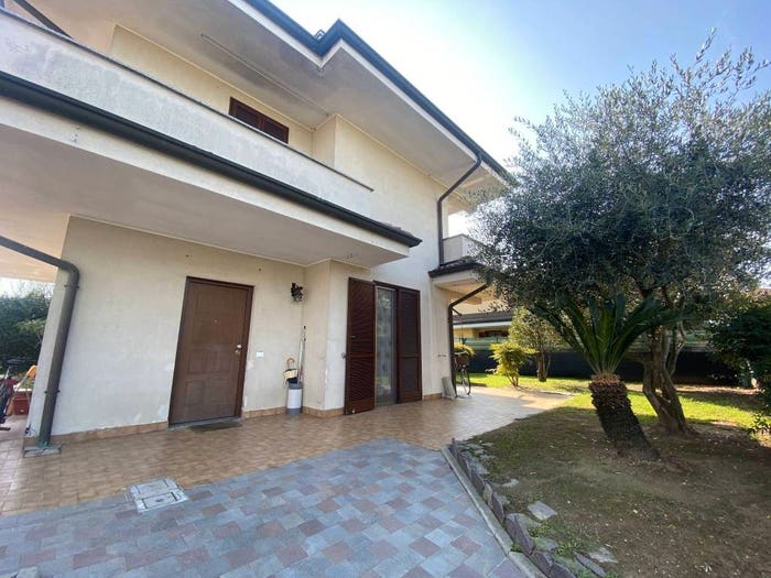 Casa quadrilocale in vendita in Via Ticinello, Motta Visconti
