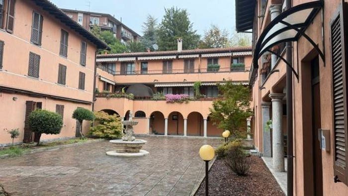Appartamento bilocale in vendita in Via Camillo Benso di Cavour, Centro, Gavirate