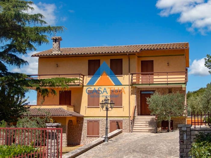 Casa con 6 locali in vendita in Via Sant'Egidio, Guardea