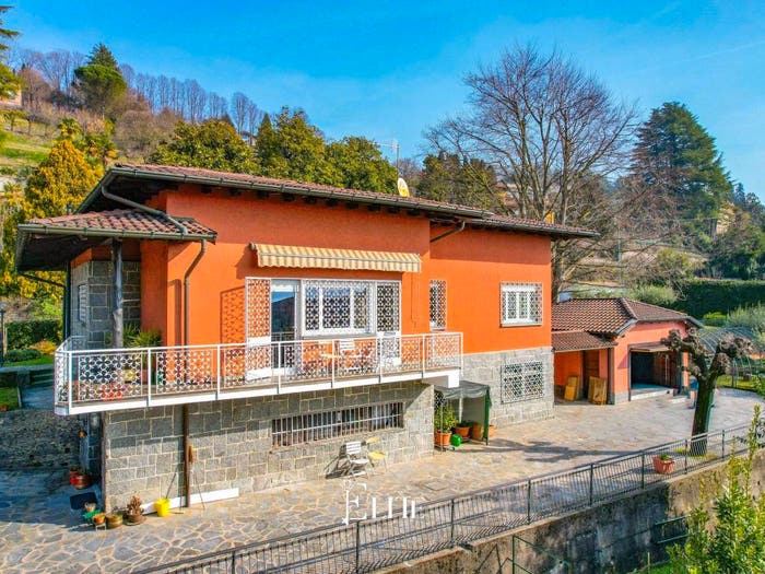 Casa con 5 locali in vendita in Via Aldo Mazza, Centro, Gavirate