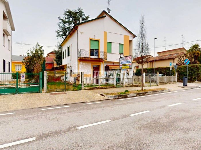 Appartamento trilocale in vendita in Viale Giovanni Amendola, Centro, Reggiolo