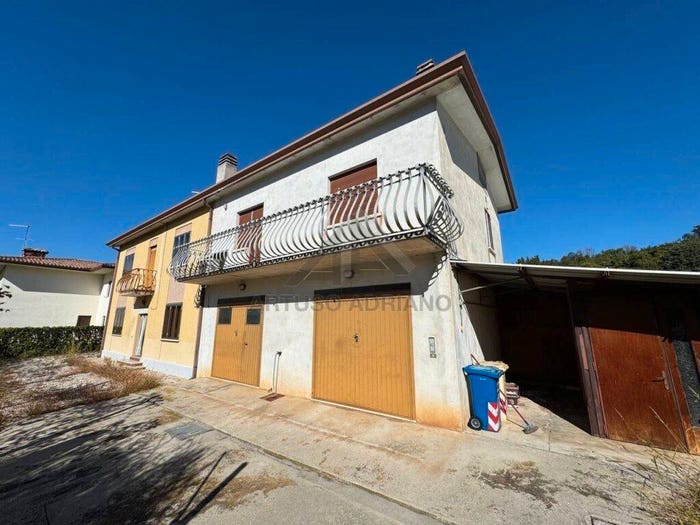 Casa con 6 locali in vendita in Via Feltrina Sud, Centro, Montebelluna