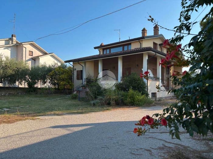 Casa con 6 locali in vendita in Via Villagrande, Villagrande, Mombaroccio