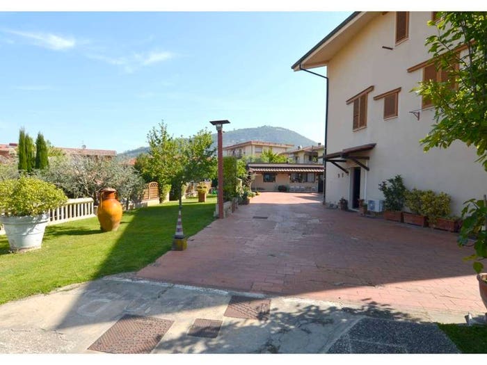 Casa con 6 locali in vendita in Centro, Monsummano Terme