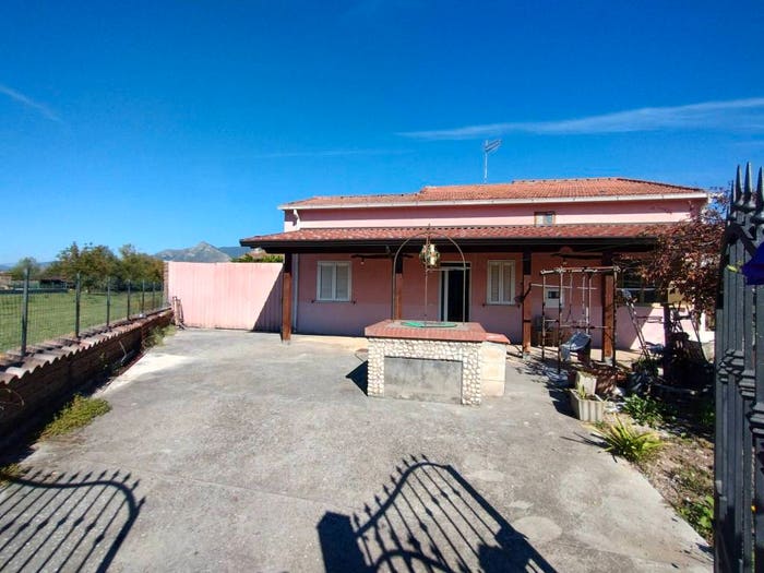 Casa bilocale in vendita in Via Guglielmo Marconi, Aquino