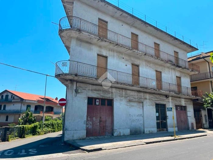 Casa con 6 locali in vendita in Via Nicola Maugeri, Centro, Aci Sant'Antonio