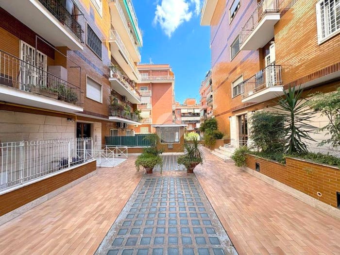Appartamento quadrilocale in vendita in Via Pietro Venturi, Portuense, Roma
