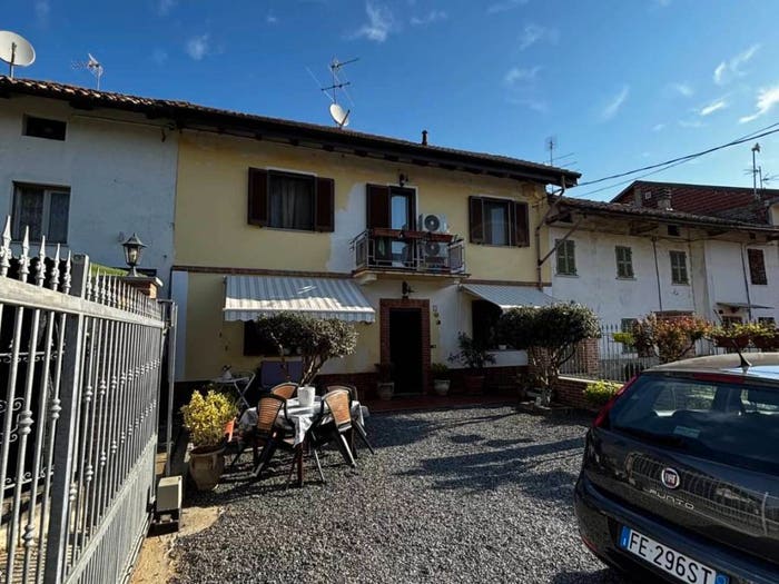 Casa con 6 locali in vendita in Agliano Terme, Agliano