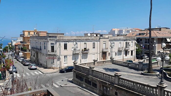 Appartamento con 7 locali in vendita in Via Pitagora, Palmi