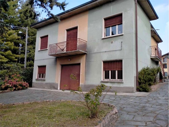 Casa quadrilocale in vendita in Via R Colli, Centro, Azzate