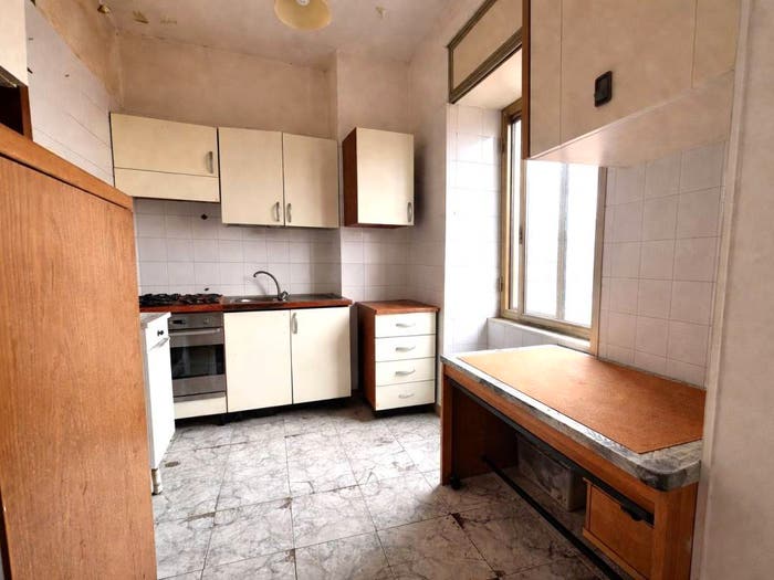Appartamento trilocale in vendita in Via Salvatore Trinchese, Tribunali, Napoli