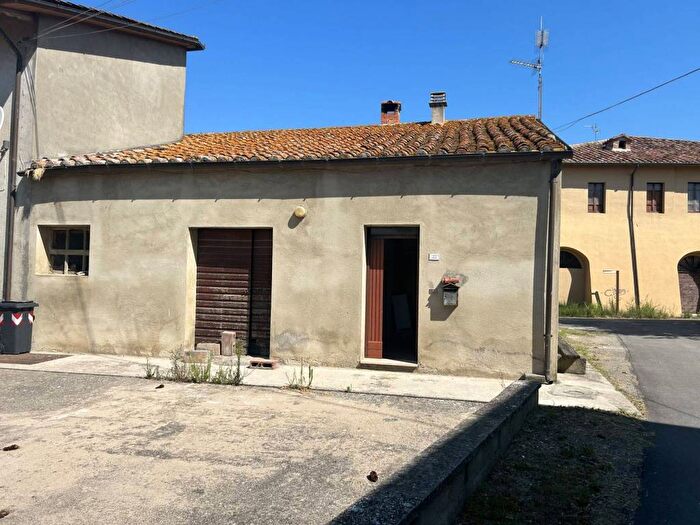 Casa con 6 locali in vendita in Via Fonte Sant'Angelo, Tuoro sul Trasimeno