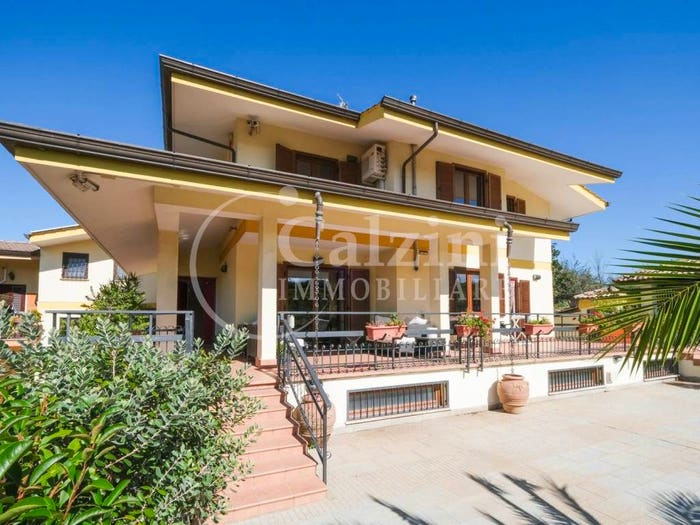 Casa con 6 locali in vendita in Frascati