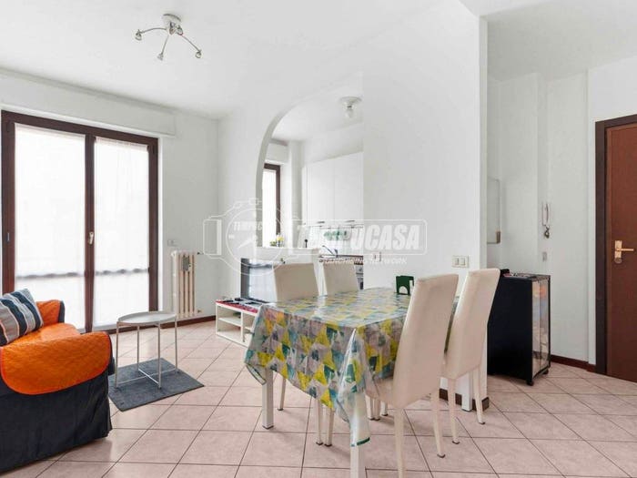 Appartamento trilocale in vendita in Alzaia Naviglio Pavese, Famagosta, Milano