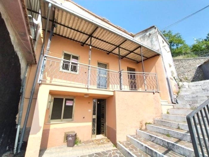 Casa con 6 locali in vendita in Villa Celiera