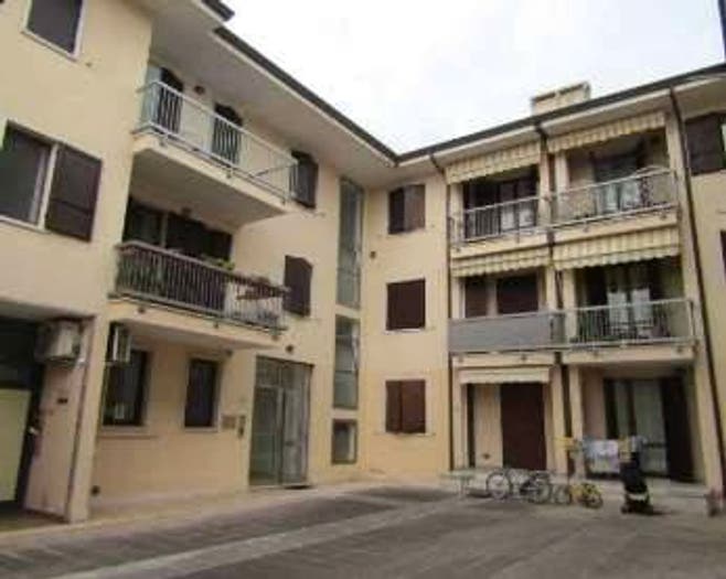 Appartamento con 6 locali in vendita in Via Don Giovanni Battista Tessari, Vago, Lavagno