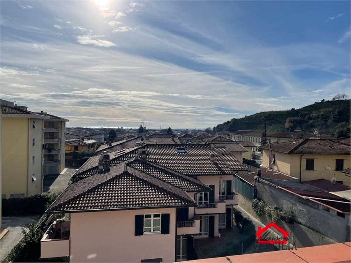 Appartamento con 5 locali in vendita in Via San vitale, Mirteto, Massa