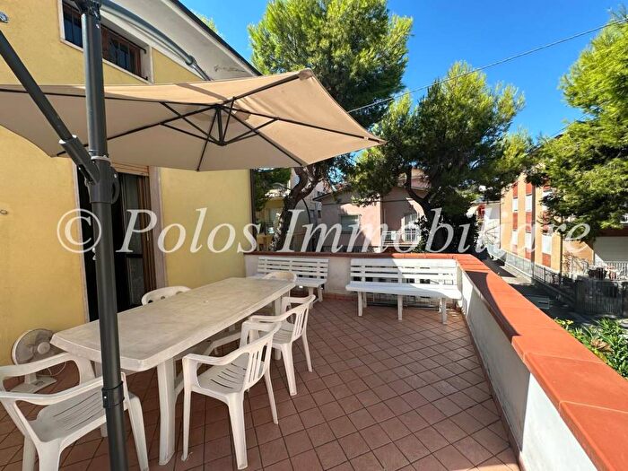 Appartamento con 6 locali in vendita in Viale della Vittoria, Porto San Giorgio