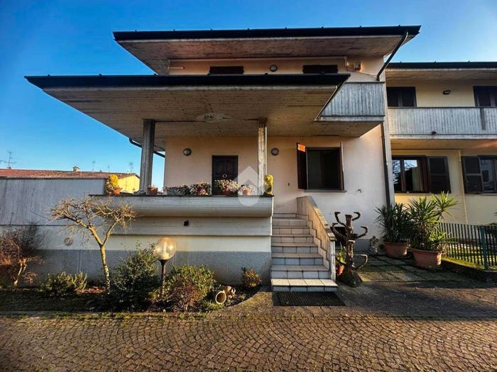 Appartamento con 5 locali in vendita in Via Marconi, Cividate al Piano