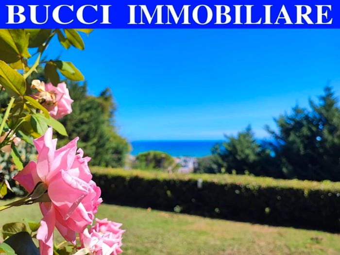 Casa con 6 locali in vendita in Via Gran Paradiso, Montesilvano Colle, Montesilvano