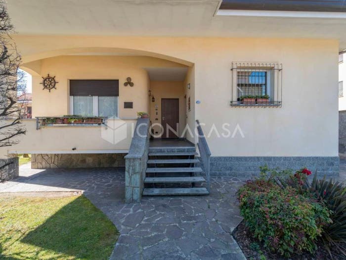 Casa con 6 locali in vendita in Via Maggio, Canegrate