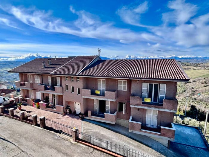 Appartamento trilocale in vendita in Via Polini, Carassai