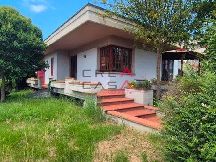 Casa con 6 locali in vendita in Via Eugenio Montale, Centro, Montale