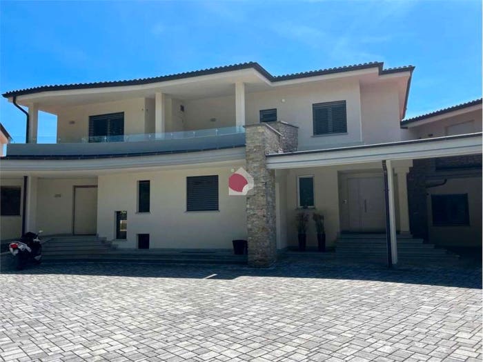 Casa con 6 locali in vendita in Centro, Bra