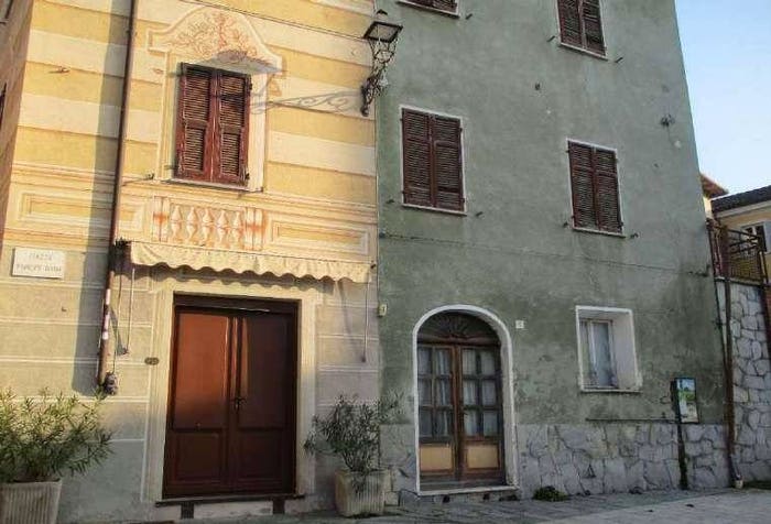 Casa quadrilocale in vendita in Piazza Principe Doria, Centro, Garbagna