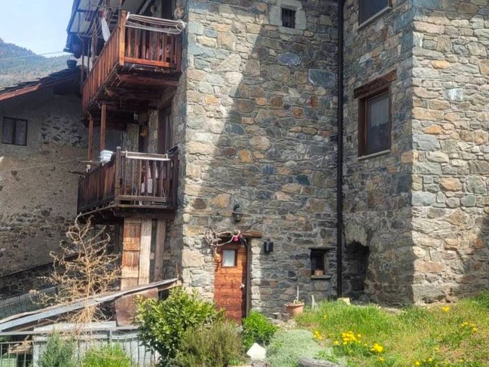 Casa quadrilocale in vendita in Frazione frazione Linty, Centro, SaintVincent
