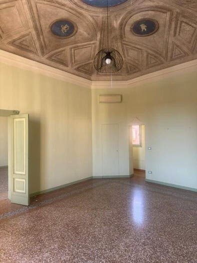 Appartamento con 6 locali in vendita in Piazza Franklin Delano Roosevelt, Centro Storico, Bologna