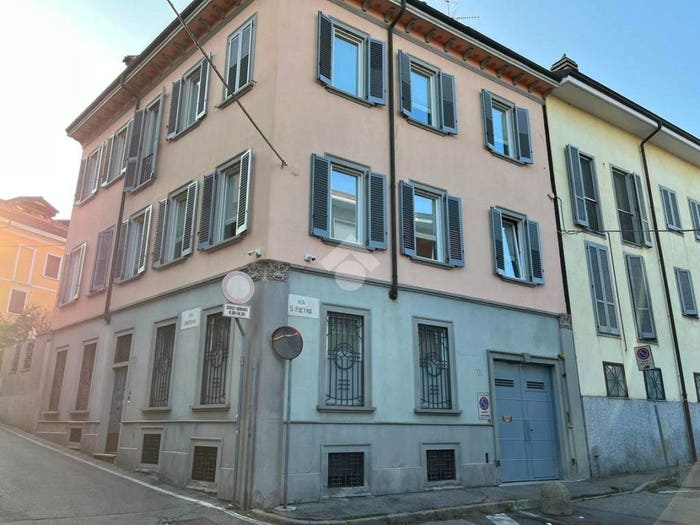 Casa con 6 locali in vendita in Via spietro, Melegnano