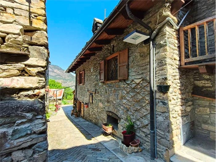 Casa con 6 locali in vendita in Les Combes, Introd