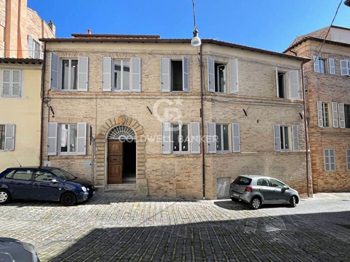 Casa con 6 locali in vendita in Via della sapienza, Centro, Fermo