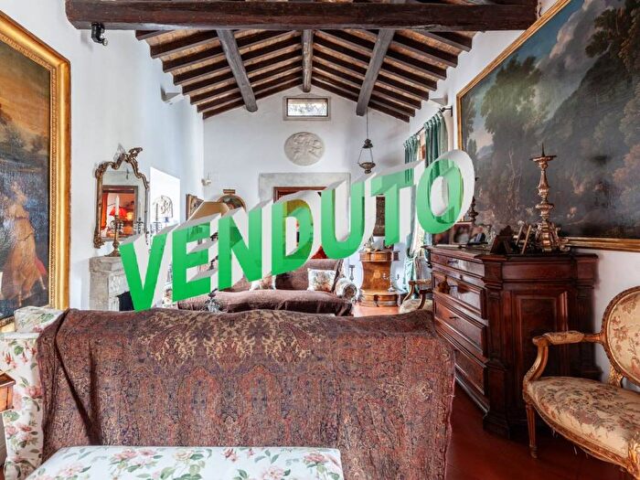Appartamento quadrilocale in vendita in Via dei Cappellari, Campo de' Fiori, Roma
