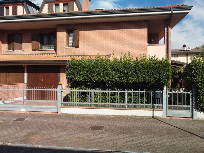 Casa con 6 locali in vendita in Via Giuseppe Saragat, Centro, Correggio