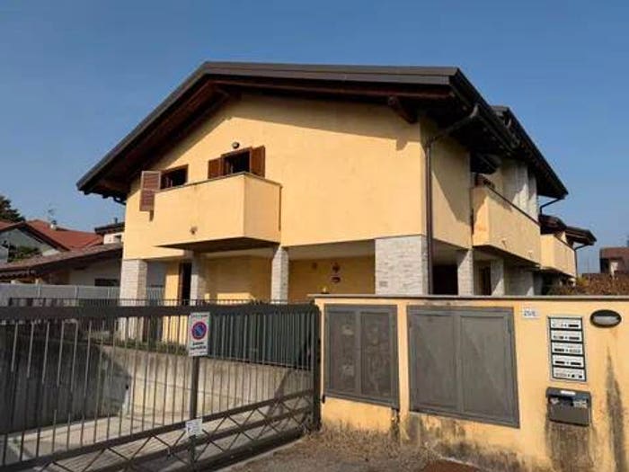Appartamento trilocale in vendita in Via Monte Santo, Cedrate, Gallarate