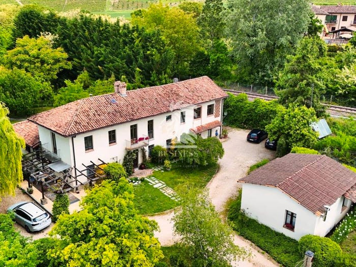 Casa con 6 locali in vendita in Via Gaverri, Castagnole delle Lanze