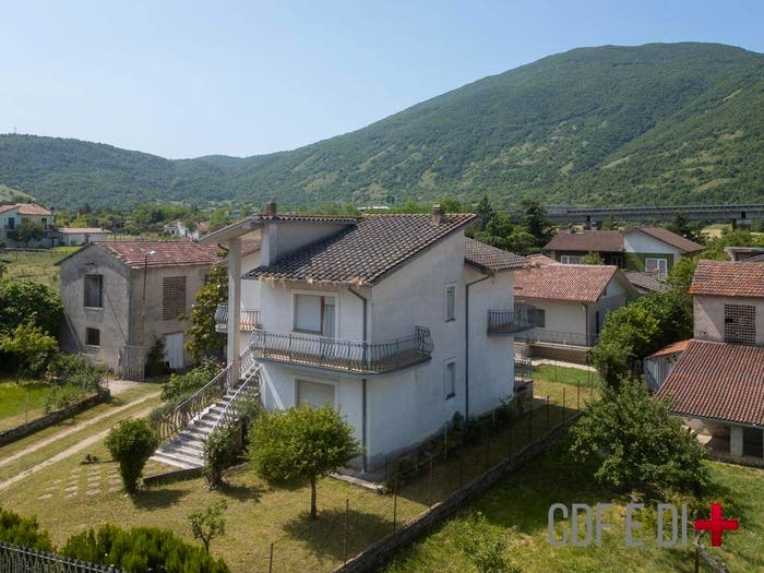 Casa trilocale in vendita in Via del Campo Sportivo, Torano, Borgorose
