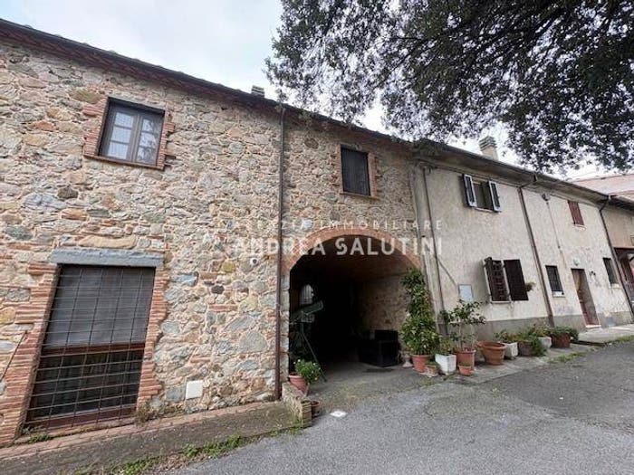 Casa quadrilocale in vendita in Via Chianni, Chianni