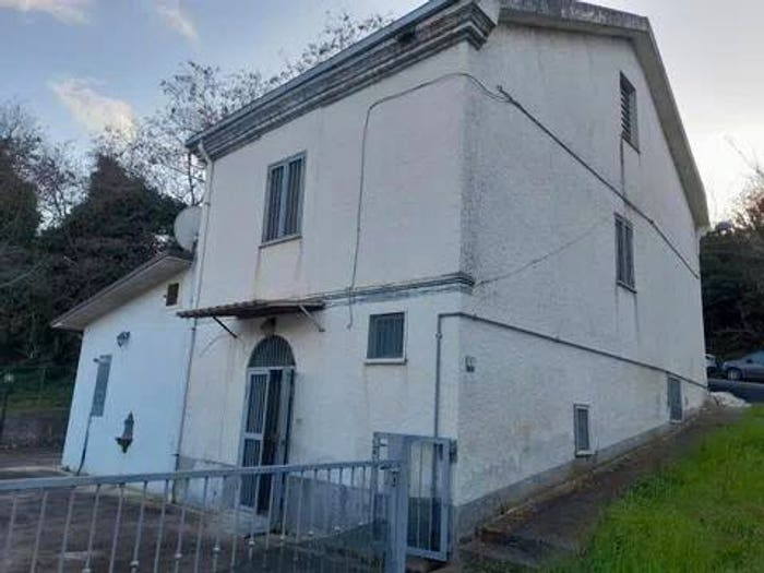 Casa con 6 locali in vendita in Via Dei Pozzi No Number, Centro, Torino di Sangro