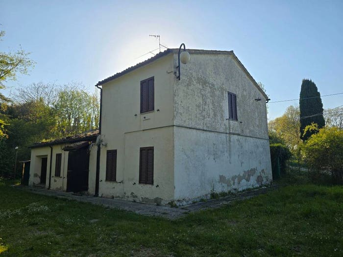 Casa con 6 locali in vendita in Castel Sant'Angelo, Cingoli